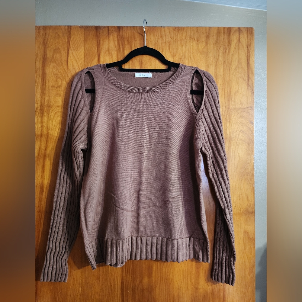 Moss Ross Brand Women's Brown Sweater with Front Shoulder Cut-Out Size Large
